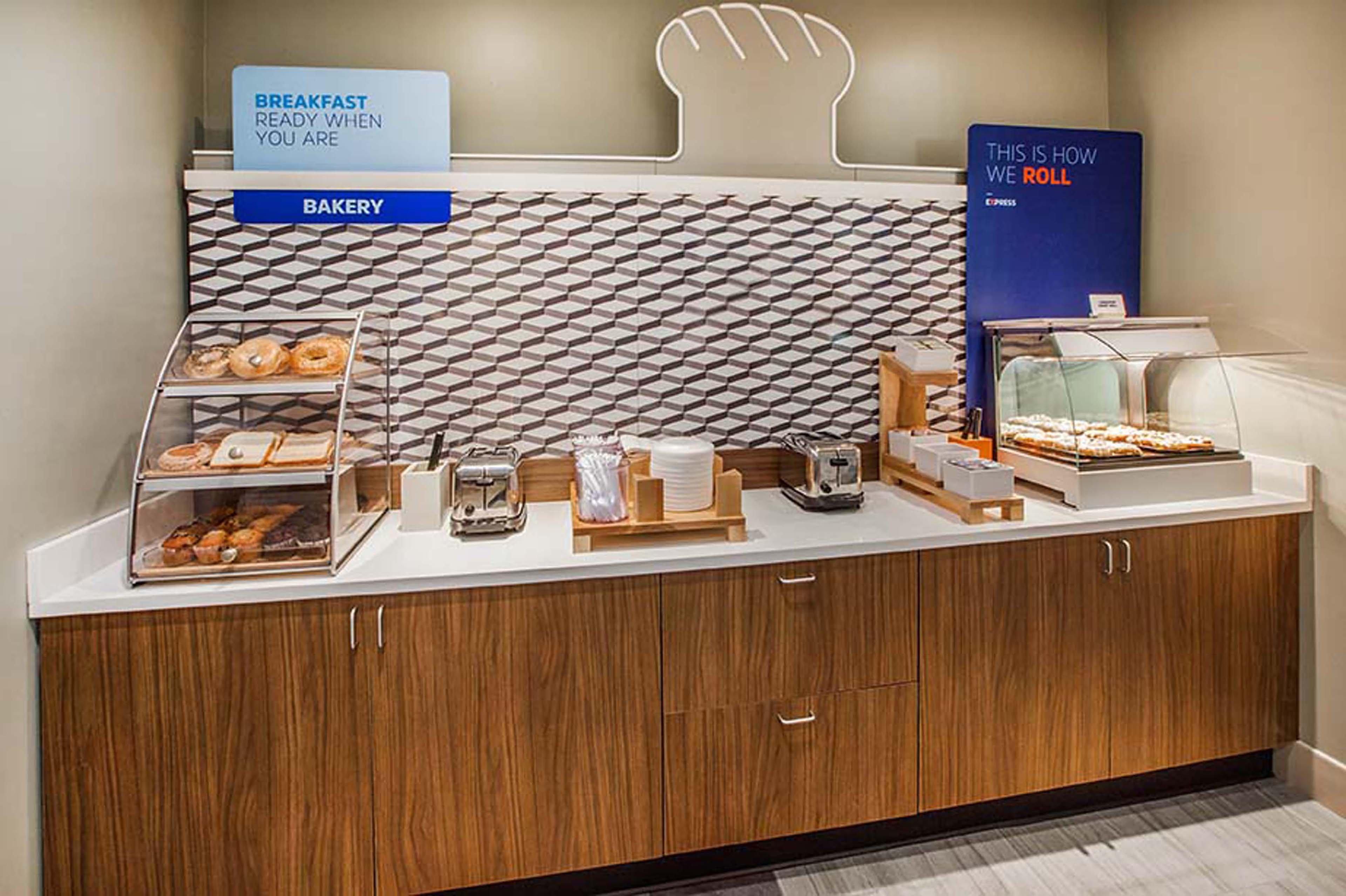 Holiday Inn Express Hotel & Suites Athens By Ihg Bagian luar foto