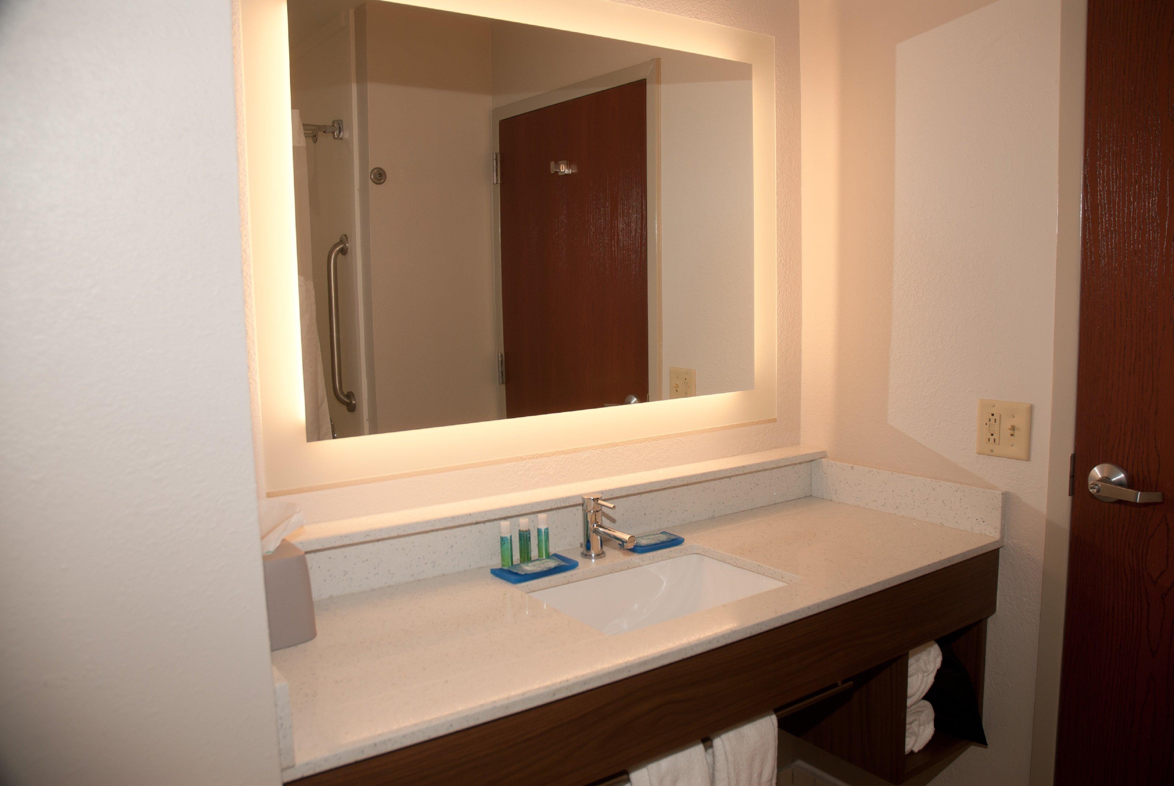 Holiday Inn Express Hotel & Suites Athens By Ihg Bagian luar foto
