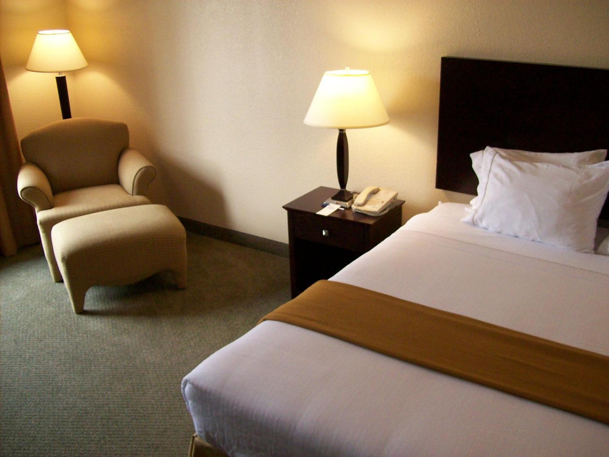 Holiday Inn Express Hotel & Suites Athens By Ihg Bagian luar foto