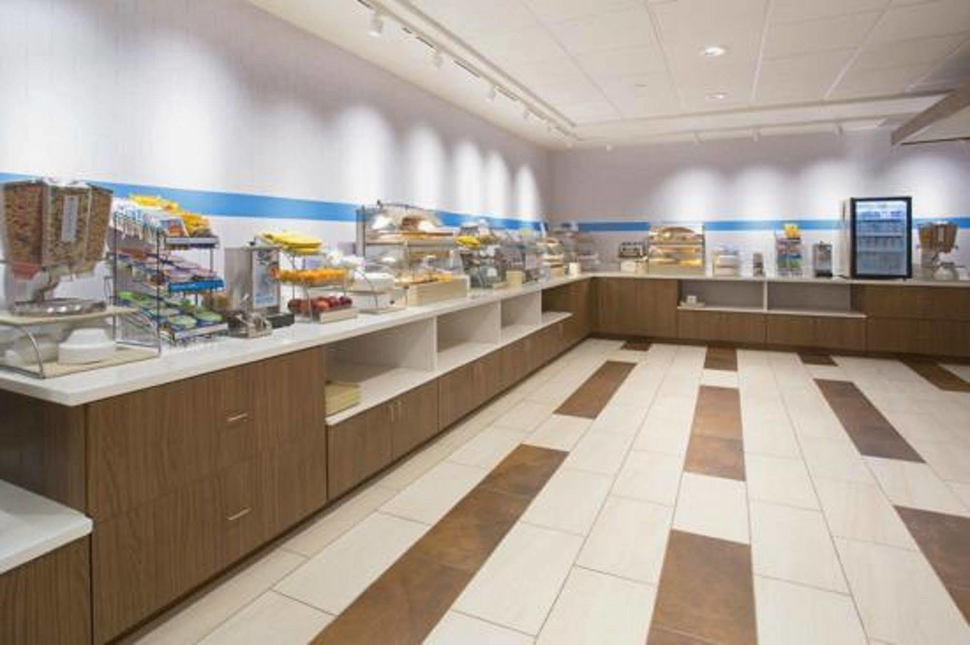 Holiday Inn Express Hotel & Suites Athens By Ihg Bagian luar foto